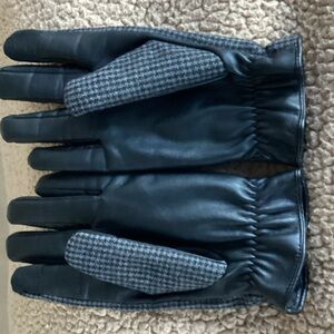 Express Black and Gray Men's Gloves